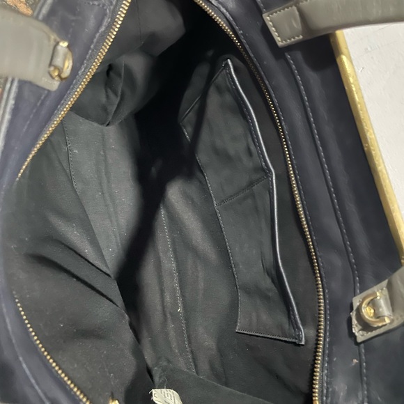 Vincis Bench Leather hand bag original. Standard size. Used . Condition 9/10 - Picture 5 of 14